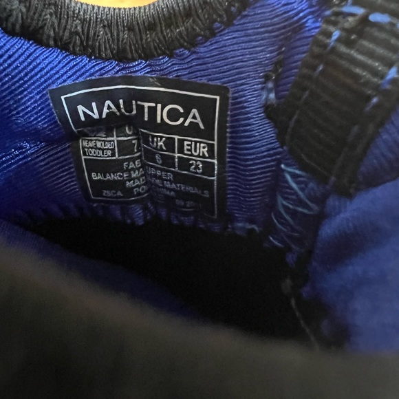 Two pair of kids shoes - Picture 8 of 8